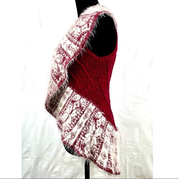 MAX STUDIO Girl’s Fuzzy Sweater Vest in Snowflakes Burgundy & Cream |M (10-12) - Picture 5 of 9